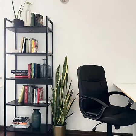 Top 1 Center Near Riverside With Parking Apartment *
